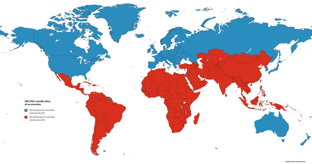 Mapa-múndi com classificação da UNCTAD, destacando países desenvolvidos (Norte Global) em azul e países em desenvolvimento (Sul Global) em vermelho.